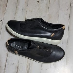 Ecco Soft Zip Sneaker EXTRA WIDTH Patent Black